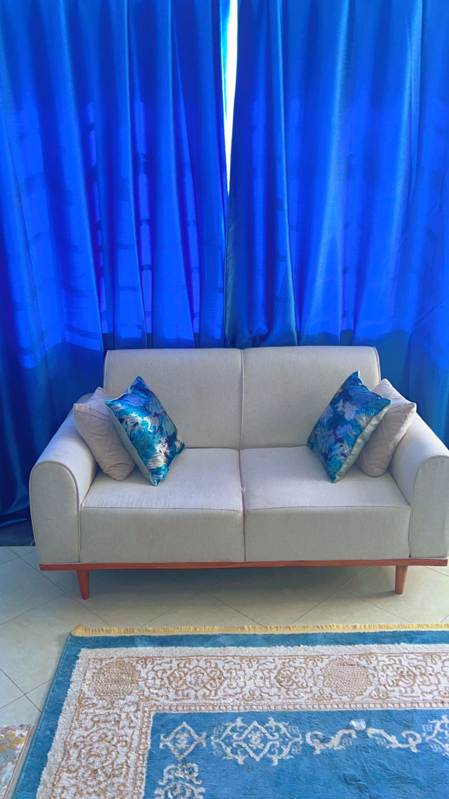 5 SEATER WHITE SOFA SET | Corido Marketplace