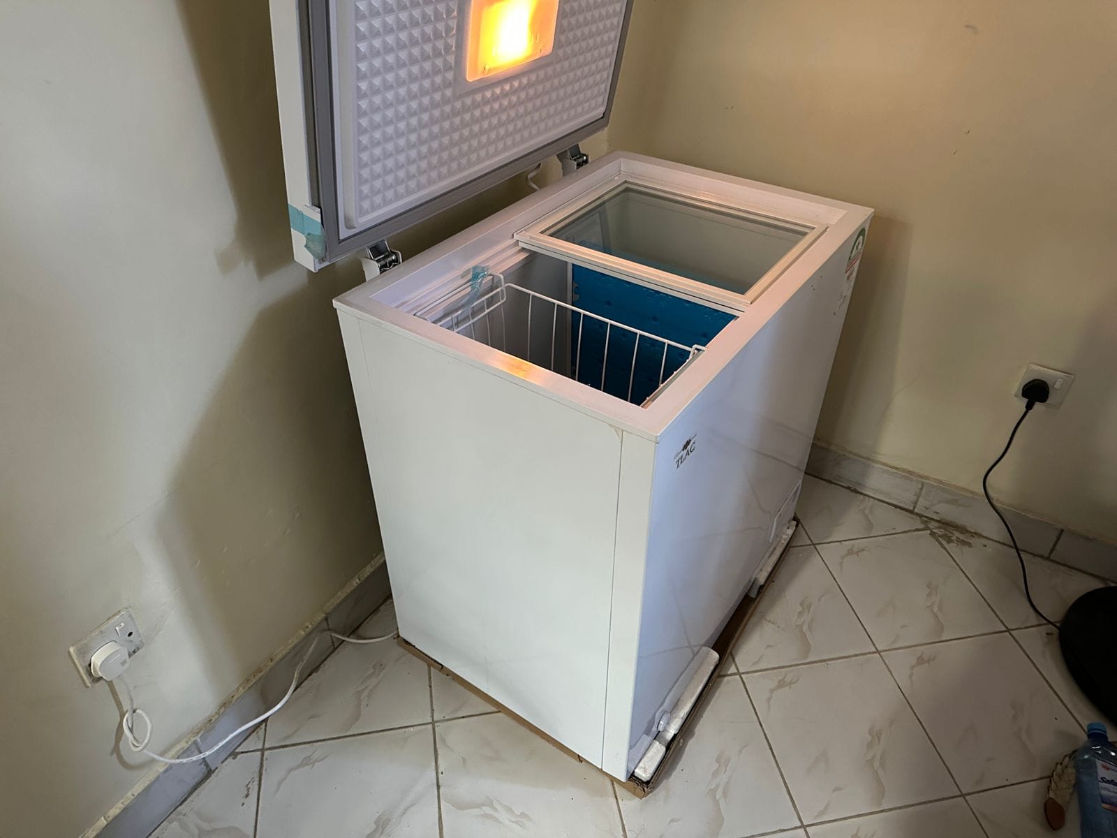 140L TLAC EX-UK CHEST FREEZER BD-142 JAWL