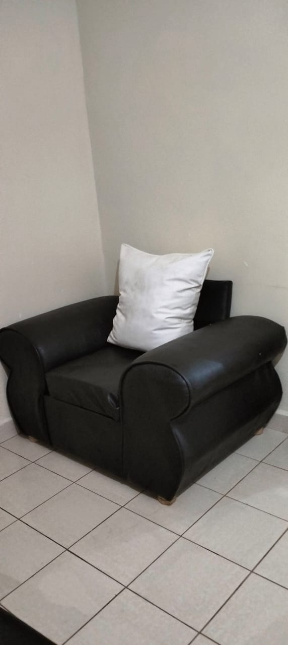 BLACK 5-SEATER LEATER SOFA SET