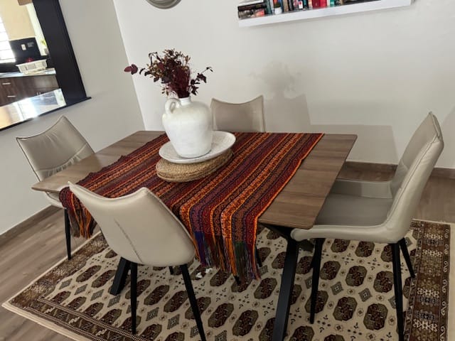 1-YEAR OLD 4-SEATER DINING SET