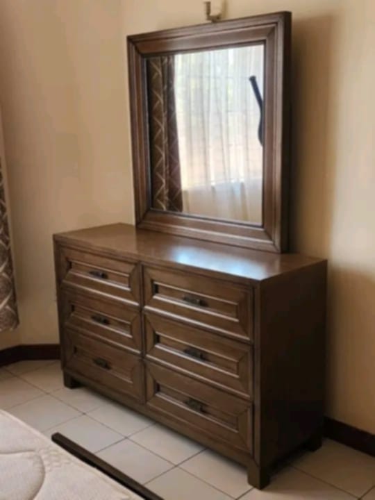 EX-UK LUXURY 5X6 BED SET