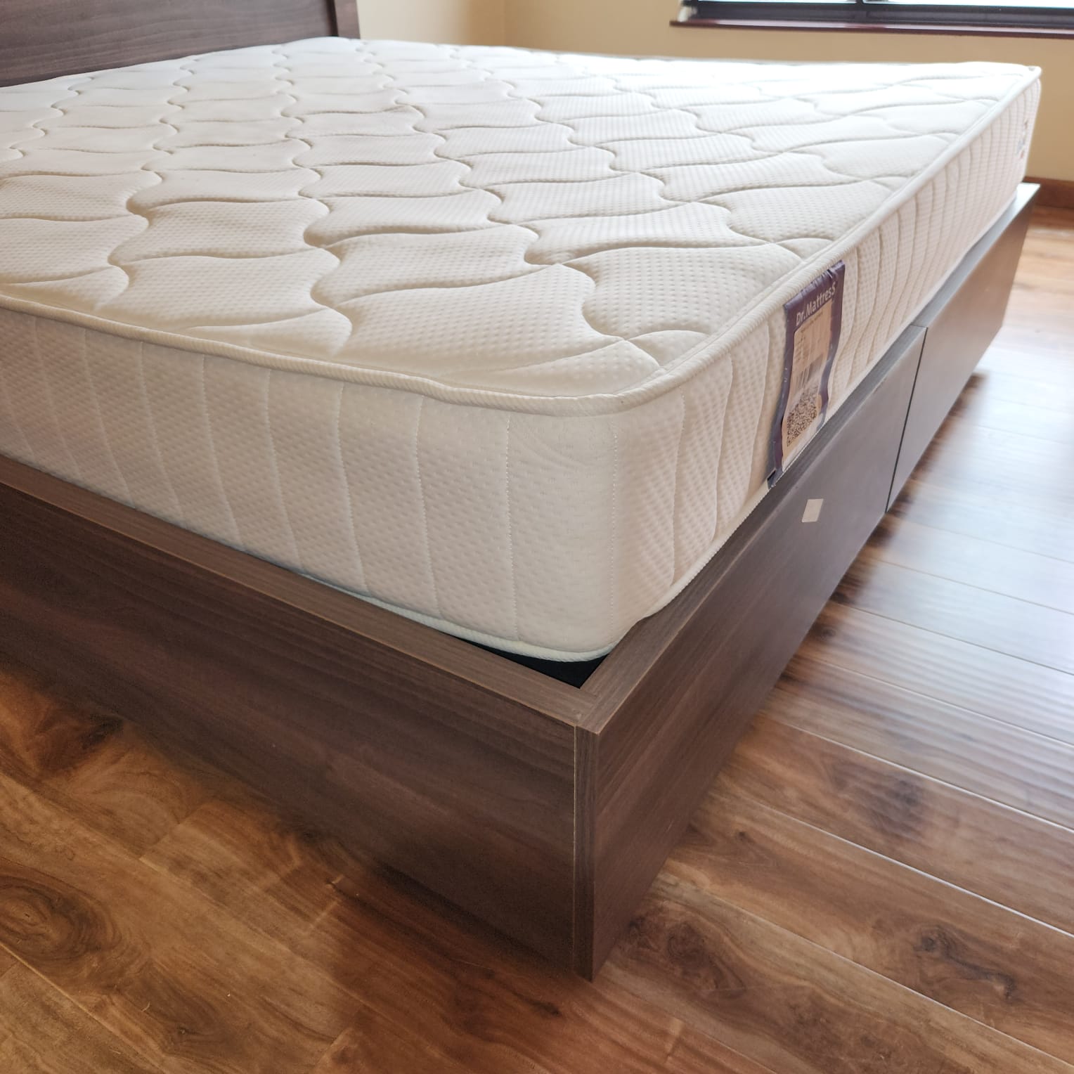 Clean 6x6 Bed with High Density Dr. Mattress