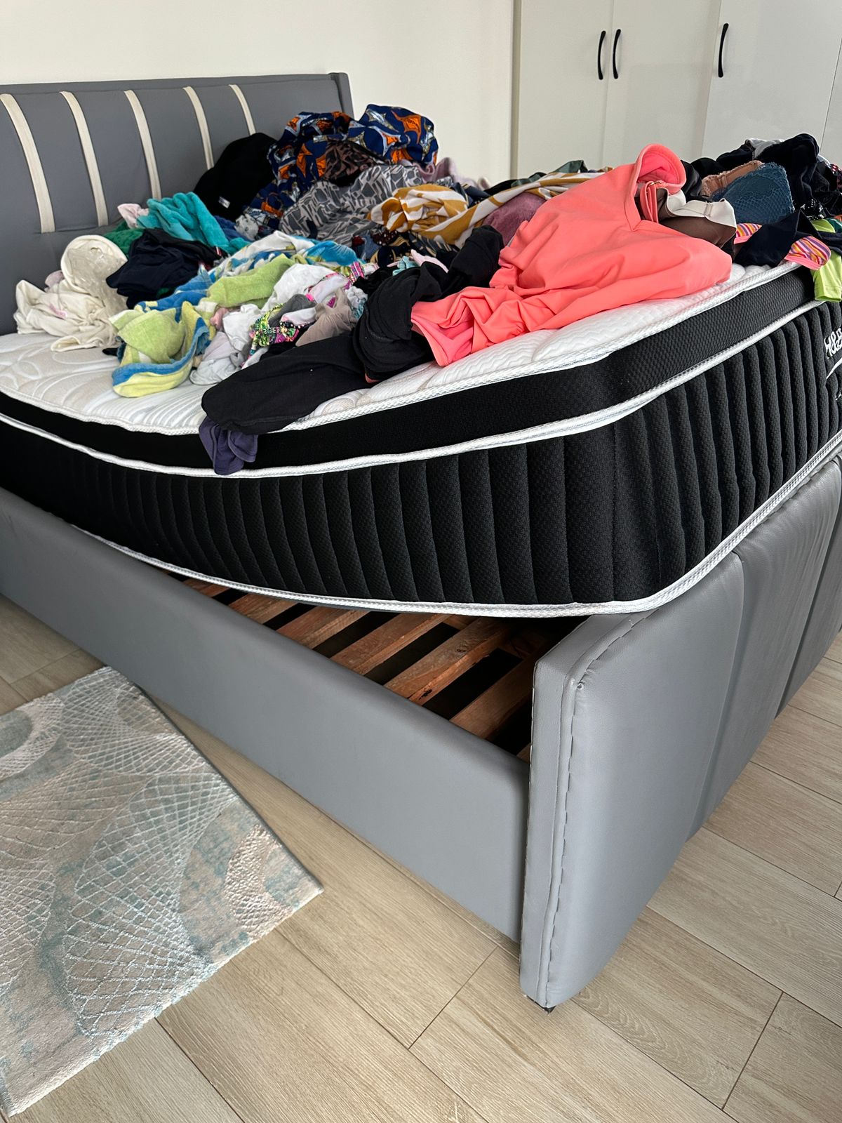 5 And 6 Queen Size Modern Bed & Mattress