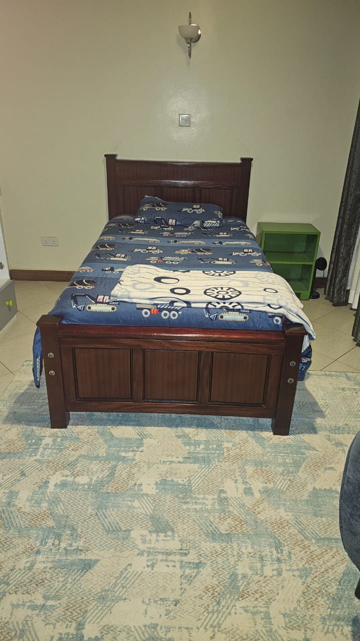 3.5 by 6 mahogany wood bed