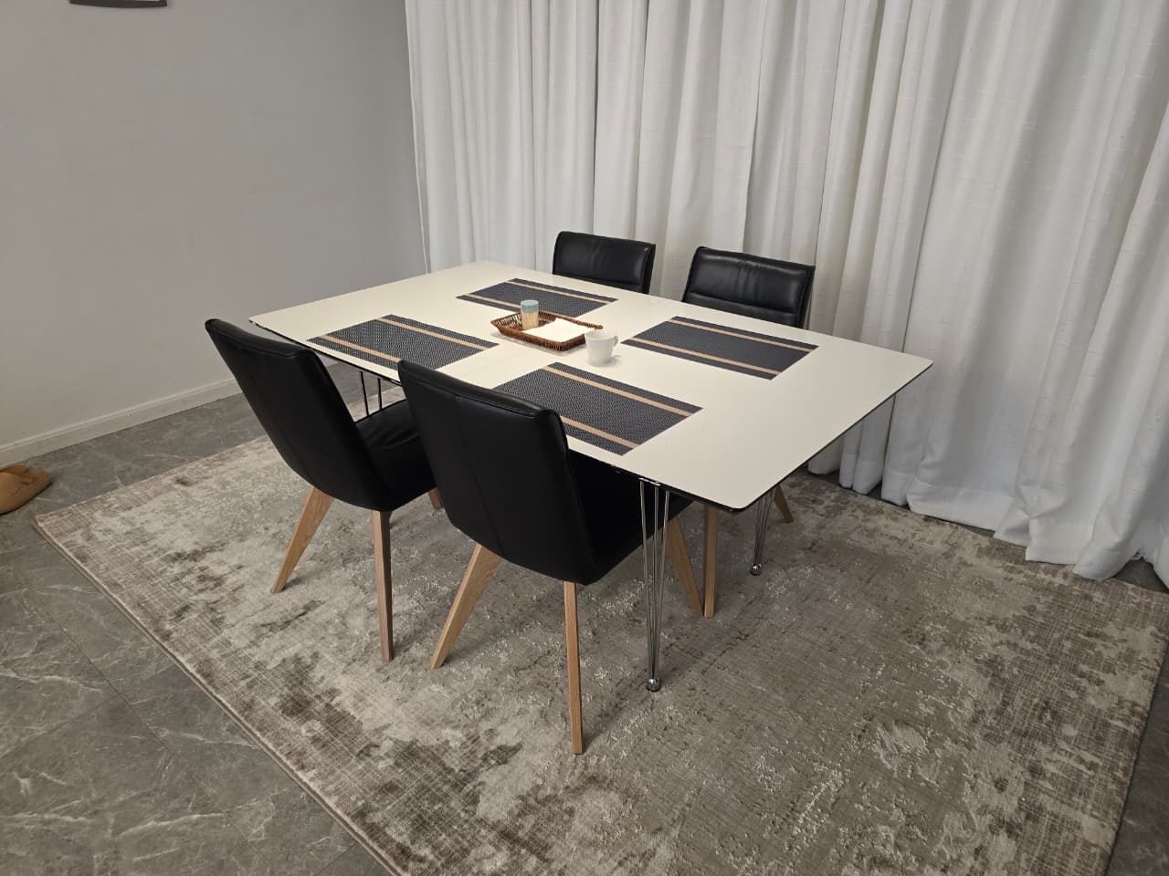 Modern White 4-seater Dining Table