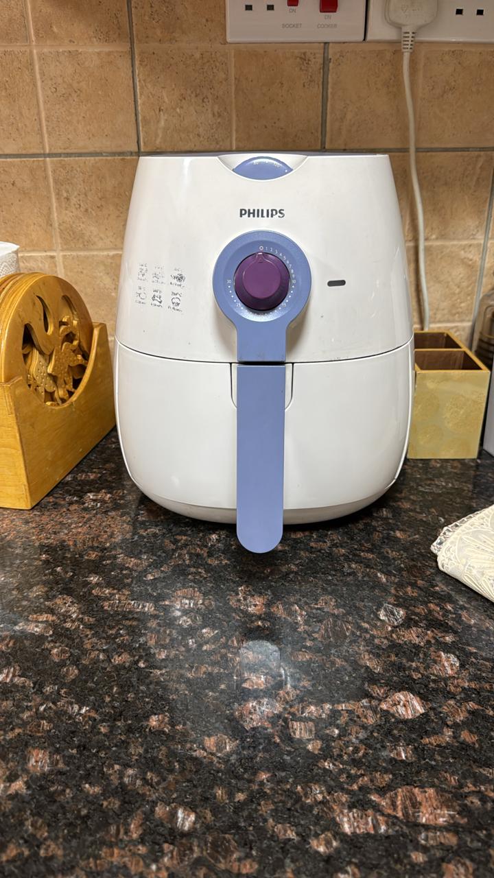 A MODERNIZED HOT AIR CONVECTION PHILIPS AIR FRIER.