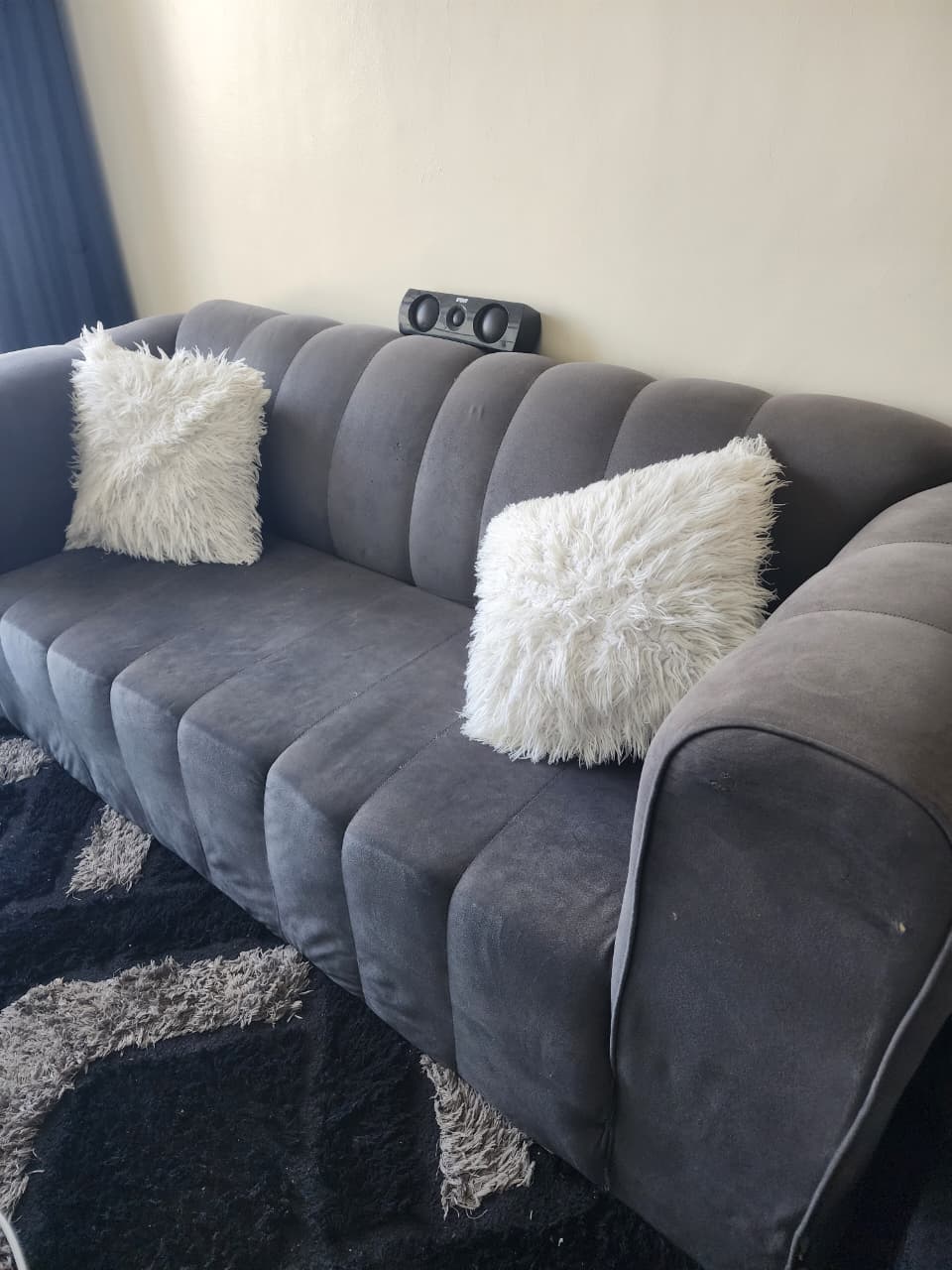 Modern 3-Seater Sofa in Dark Grey with Plush Cushions 2 Modern 3-Seater Sofa in Dark Grey with Plush Cushions