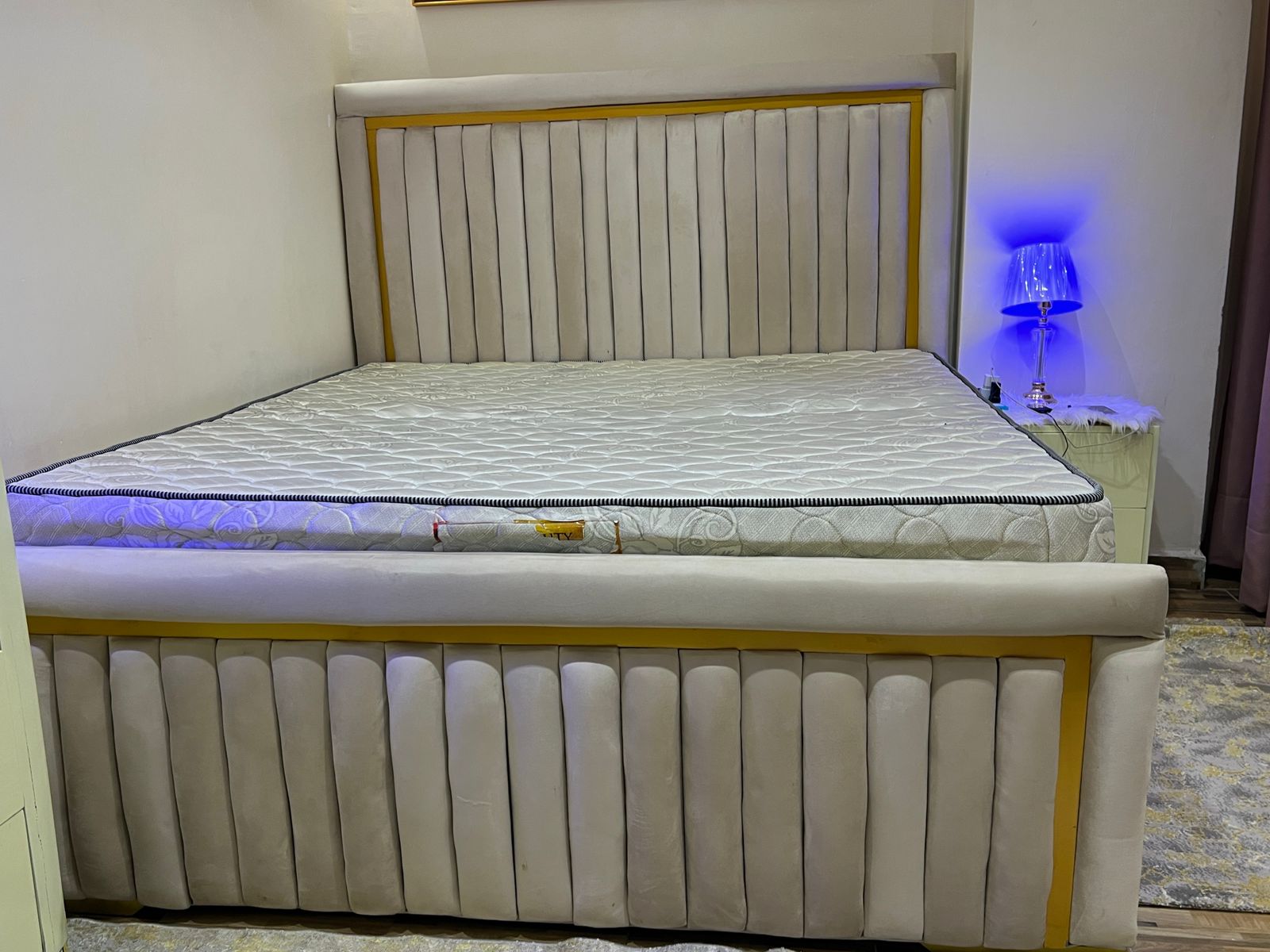 Elegant 6x6 King Bed and Mattress