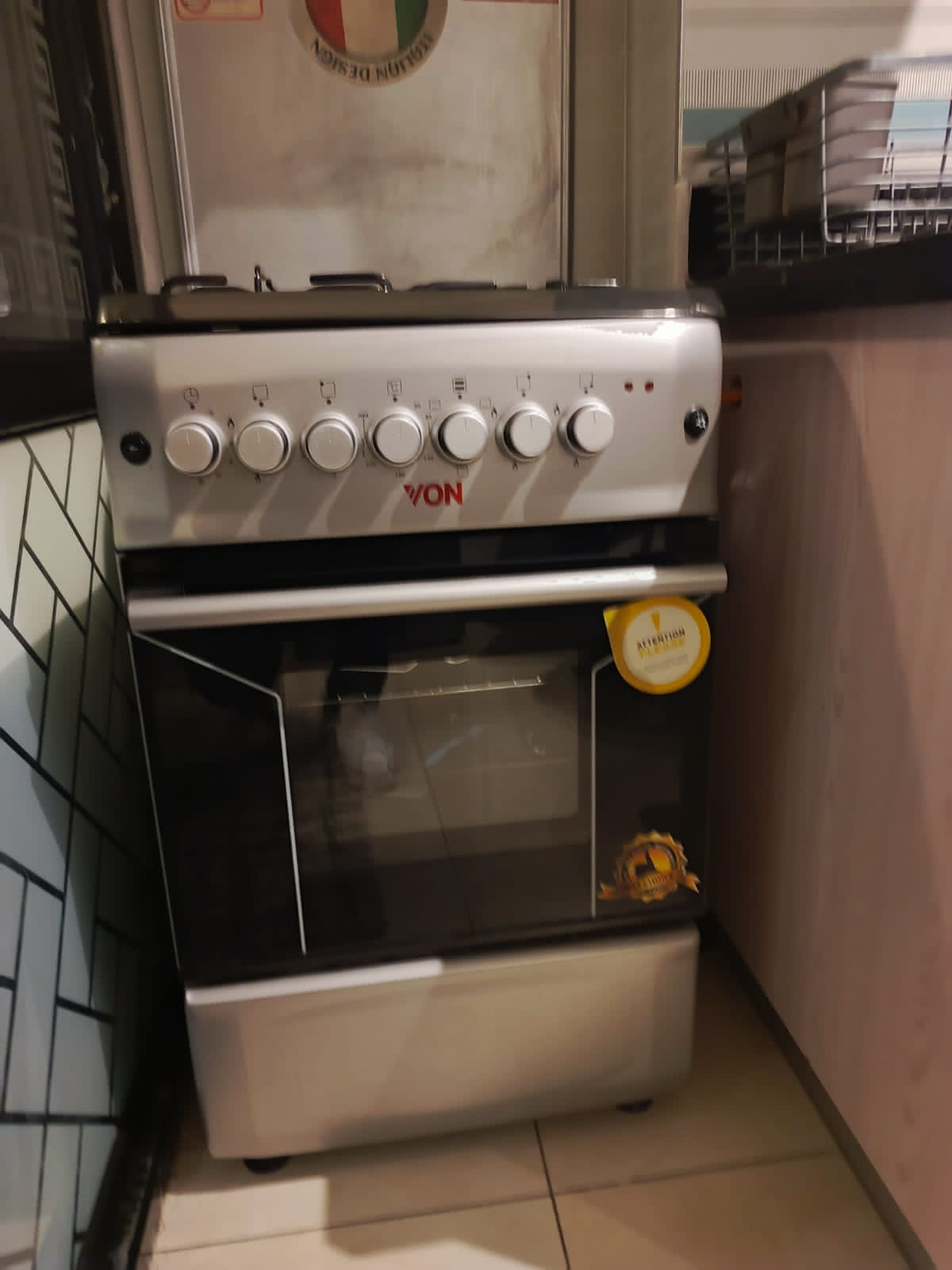 VON 4‑Burner Gas Cooker