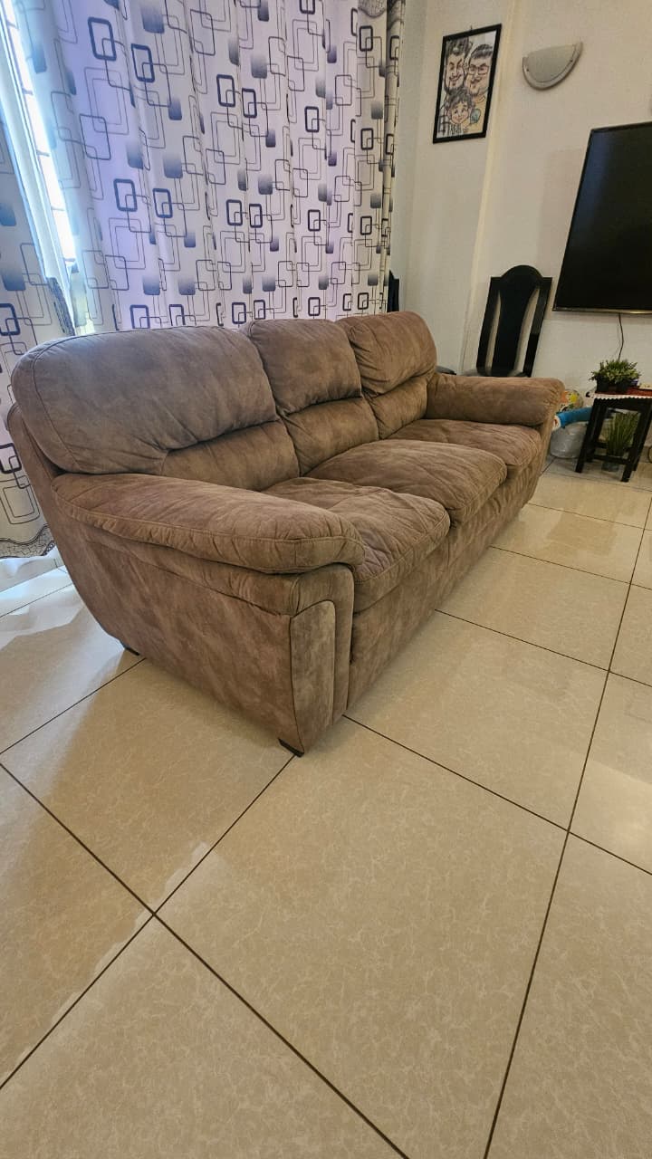 Brown Plush Microfiber 2+3 Seater Sofa Set. 1 2+3 Seater Plush Microfiber Loveseat.