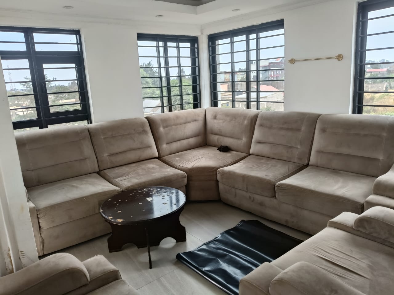 Modern U-Shaped 8-Seater Sectional Sofa