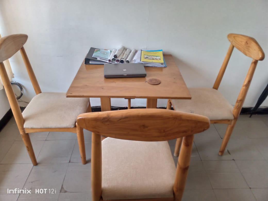3 SEATER SOLID WOOD DINING TABLE