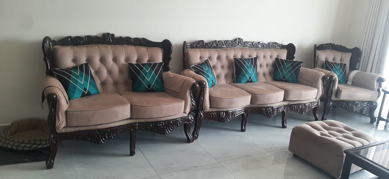Elegant antique 6-seater sofa set