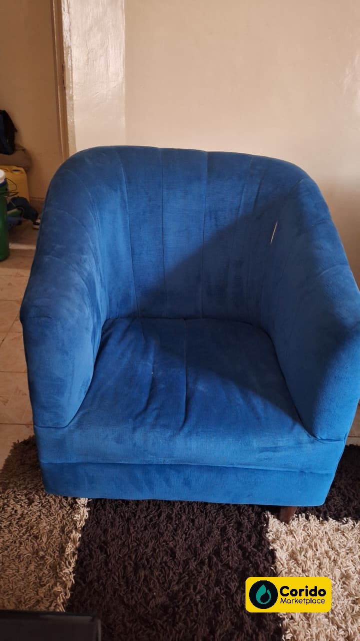 Stylish Modern 3-Seater + 2 Plush Blue Accent Chai