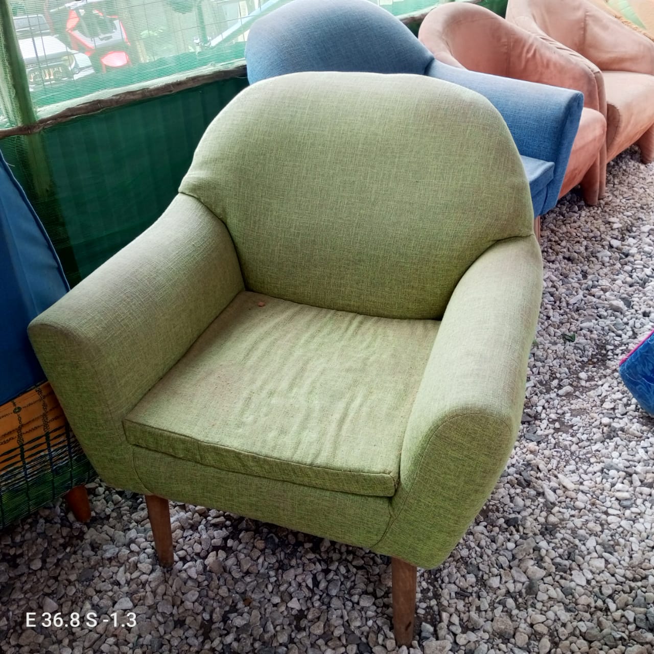 MEDIUM GREEN ARMCHAIR
