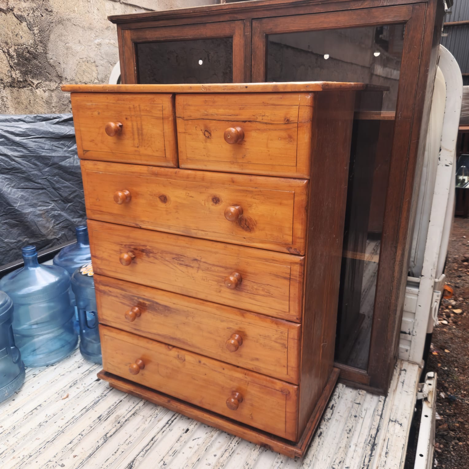 Pine wood chest of drawers 