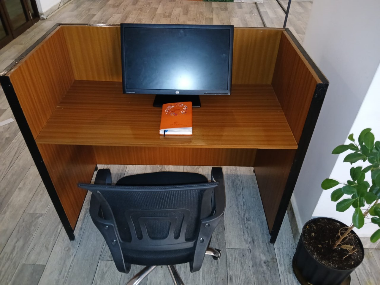 Modern Wooden Office Cubicle Desk