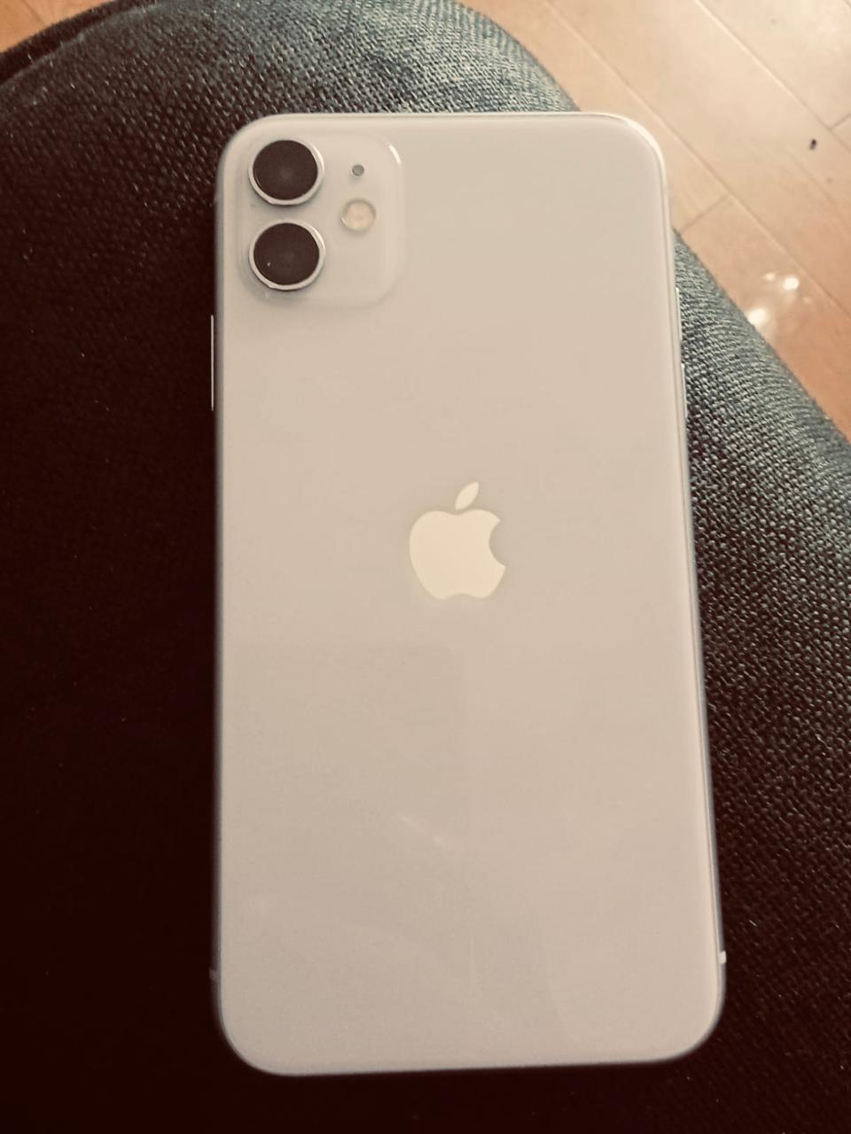 Sleek Apple iPhone 11 (128GB)