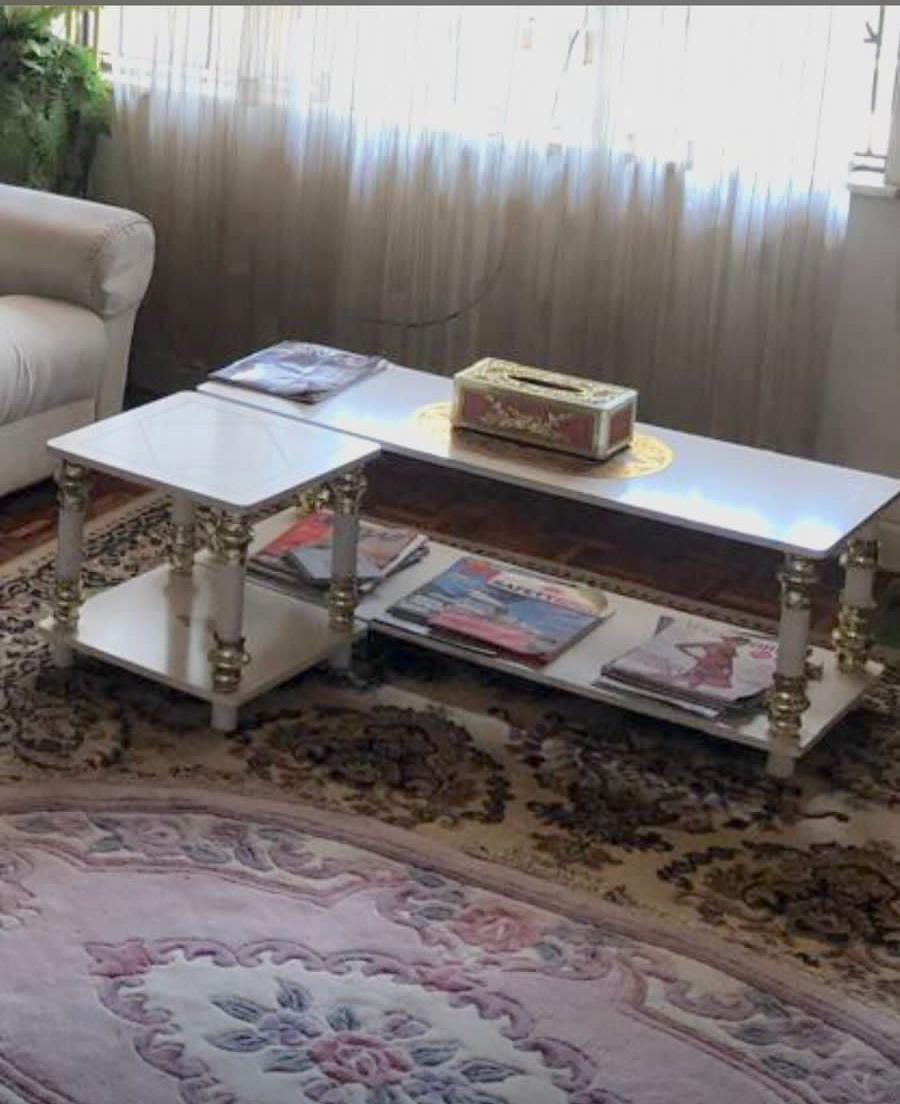 White Antique Wooden Coffee Table With 4 Stools
