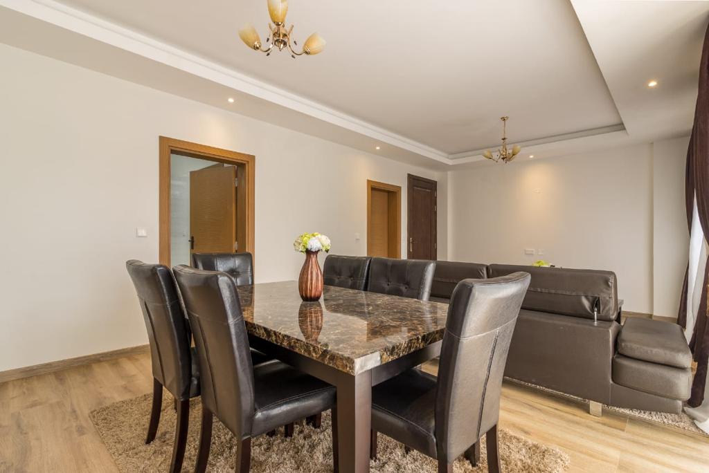 Exquisite 6-Seater Marble Dining Table Set