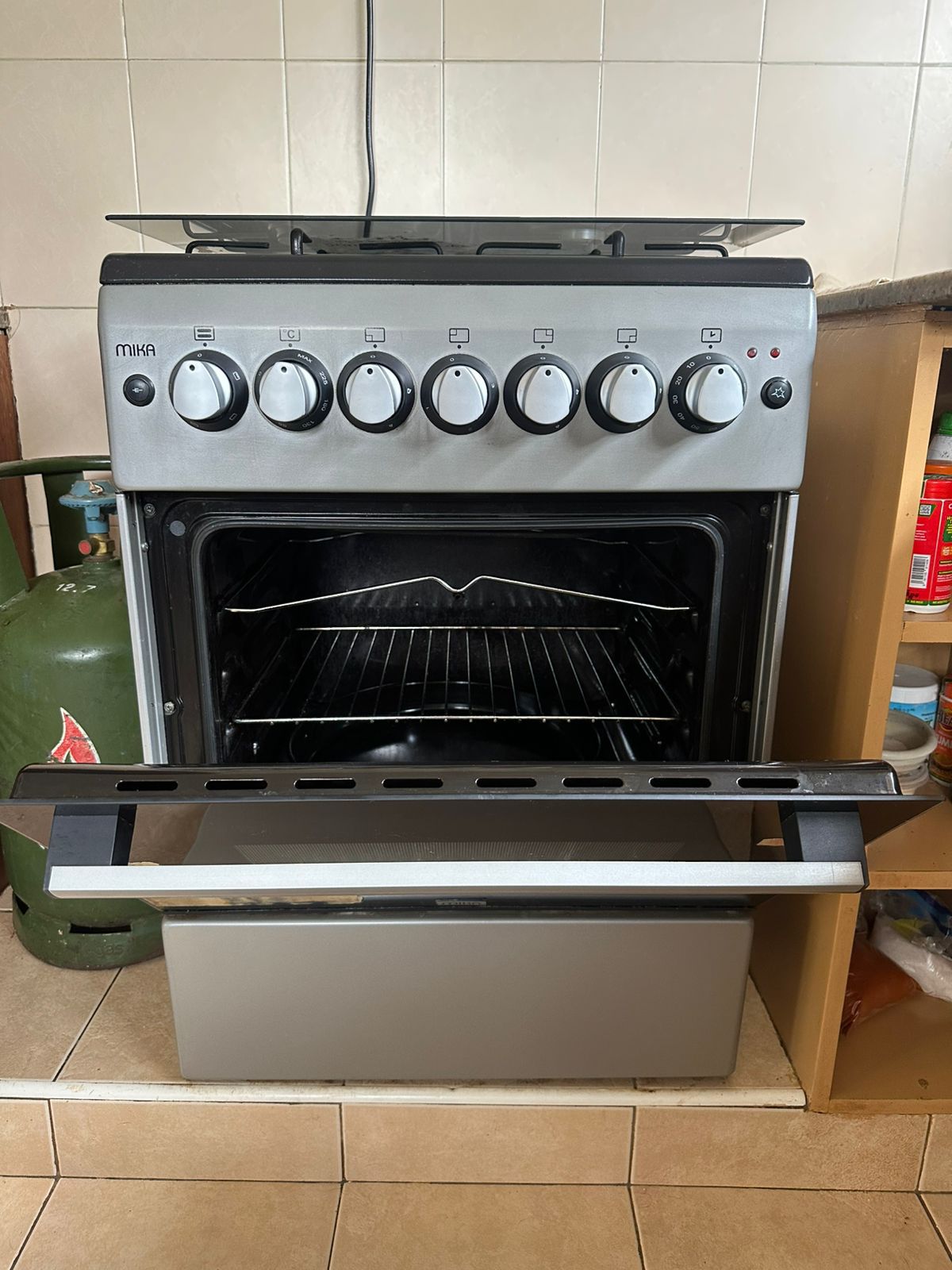 Clean MIKA 4-Burner Cooker (3 Gas, 1 Electric) with Oven
