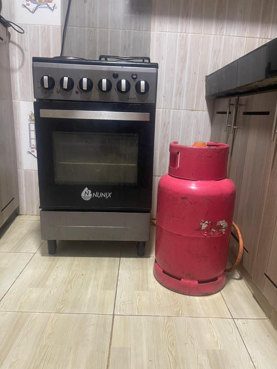 Nunix Gas Cooker With 13KG Gas Cylinder