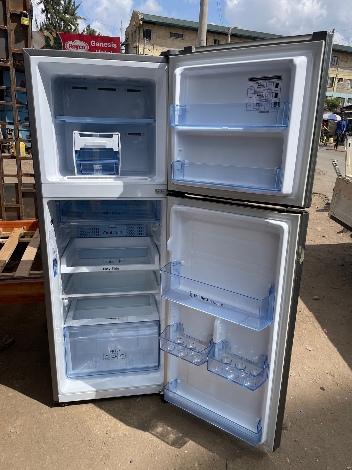 Samsung RT28K3082S8-02 233L Double Door Fridge.