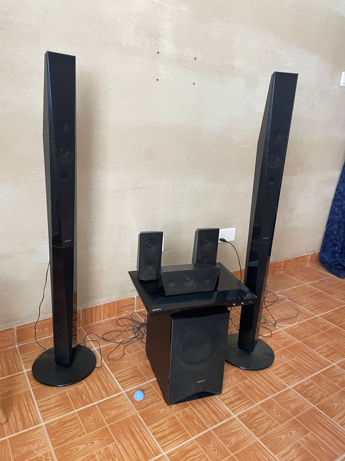 Powerful Sony DZ650 Home Theatre System