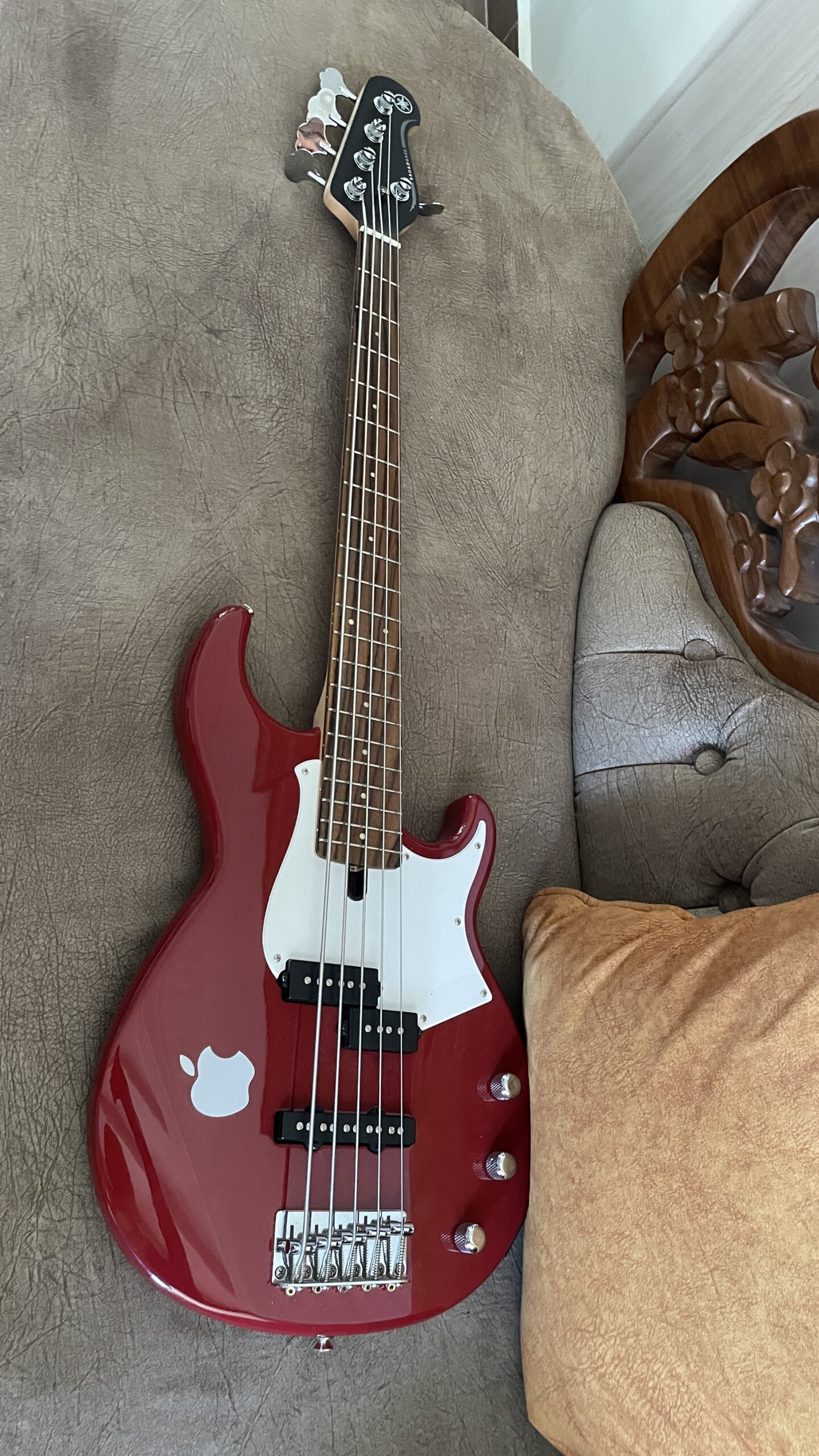 Yamaha BB235 String Guitar