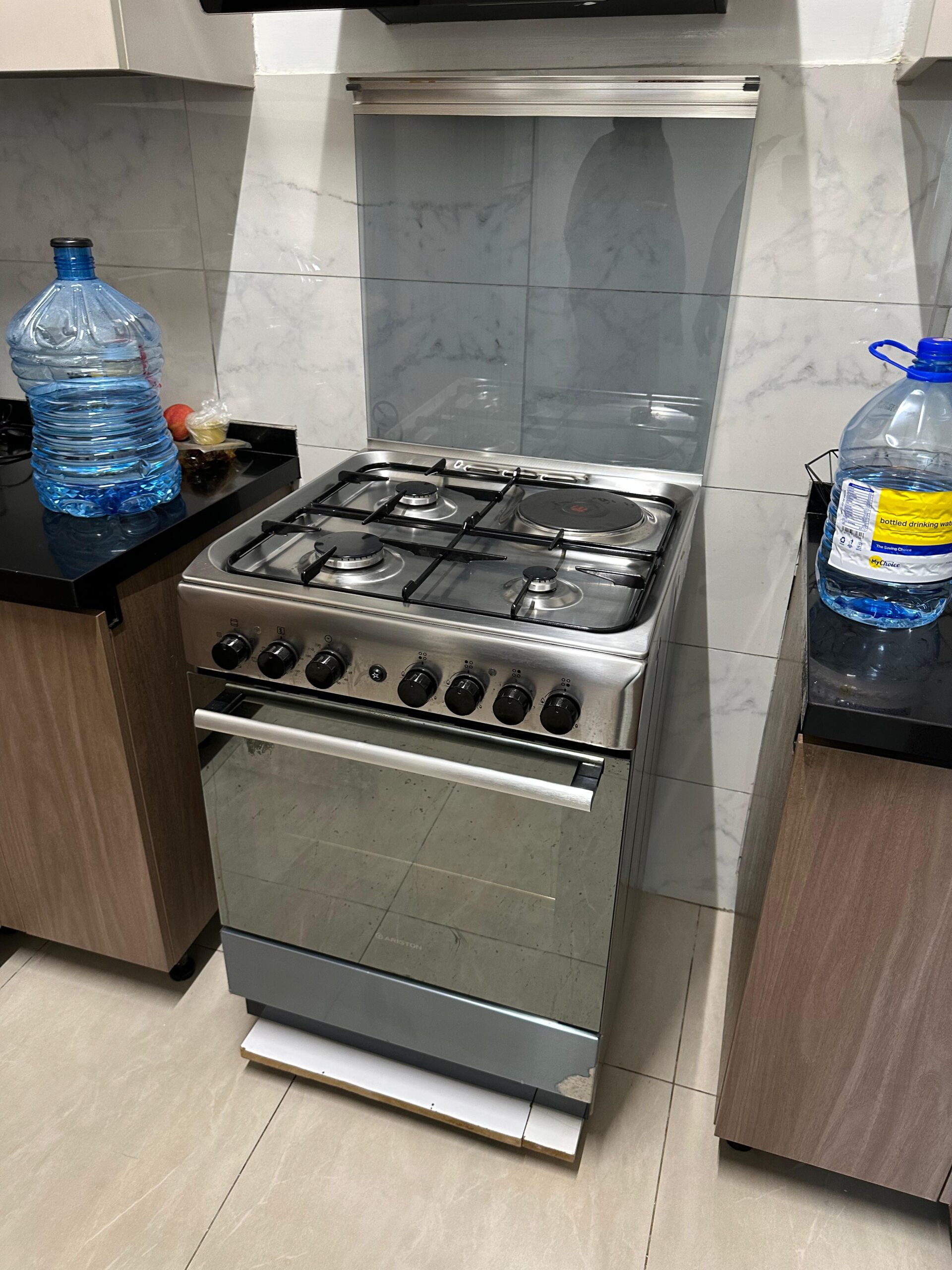 Ariston 4-Burner Cooker – 3 Gas + 1 Electric