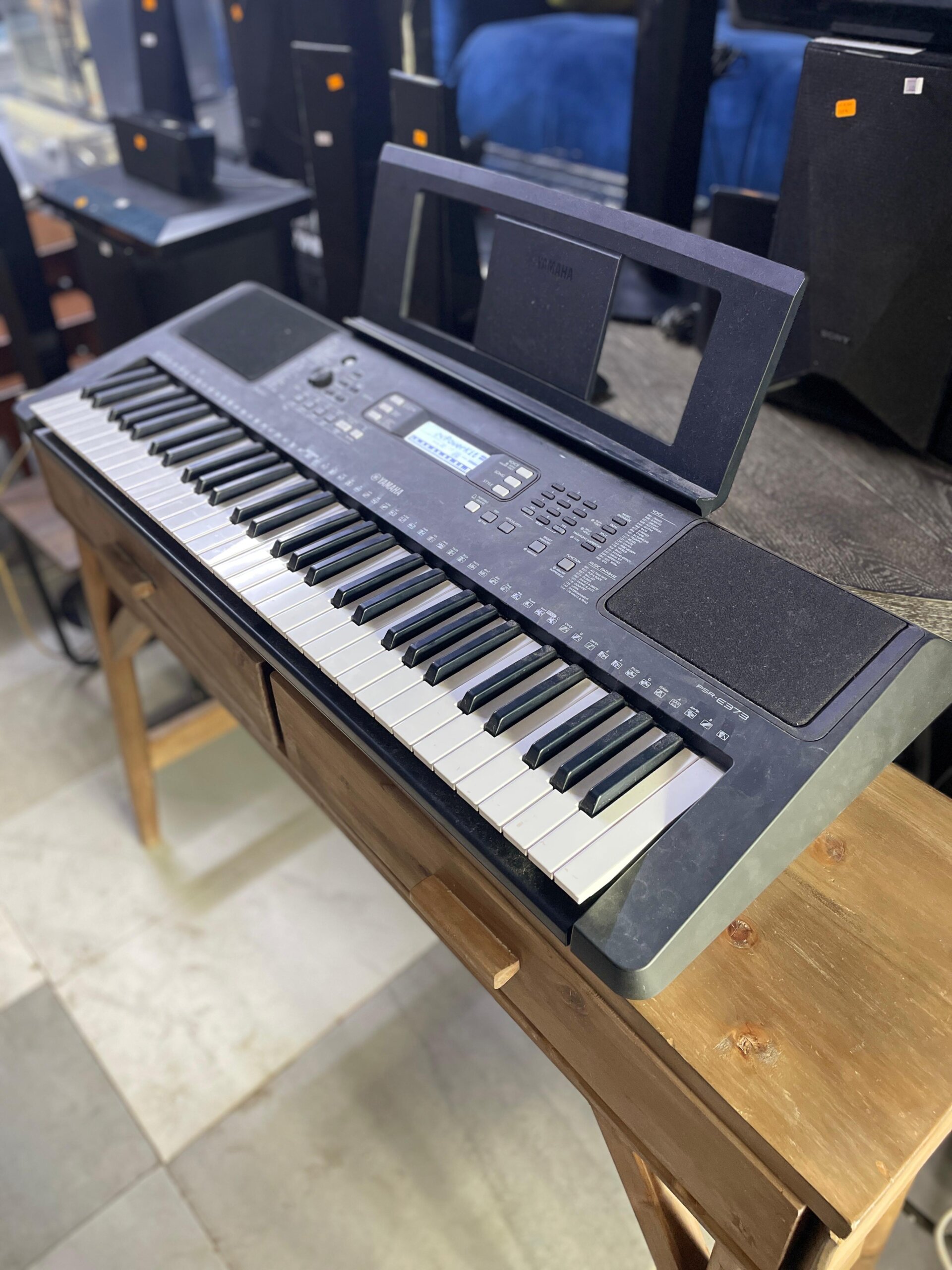 Used Yamaha PSR-E373 Keyboard