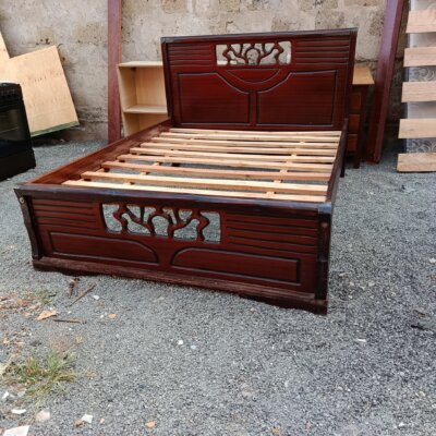 5 by 6 Queen Size Solid Wood Bed (Mahogany Finish)