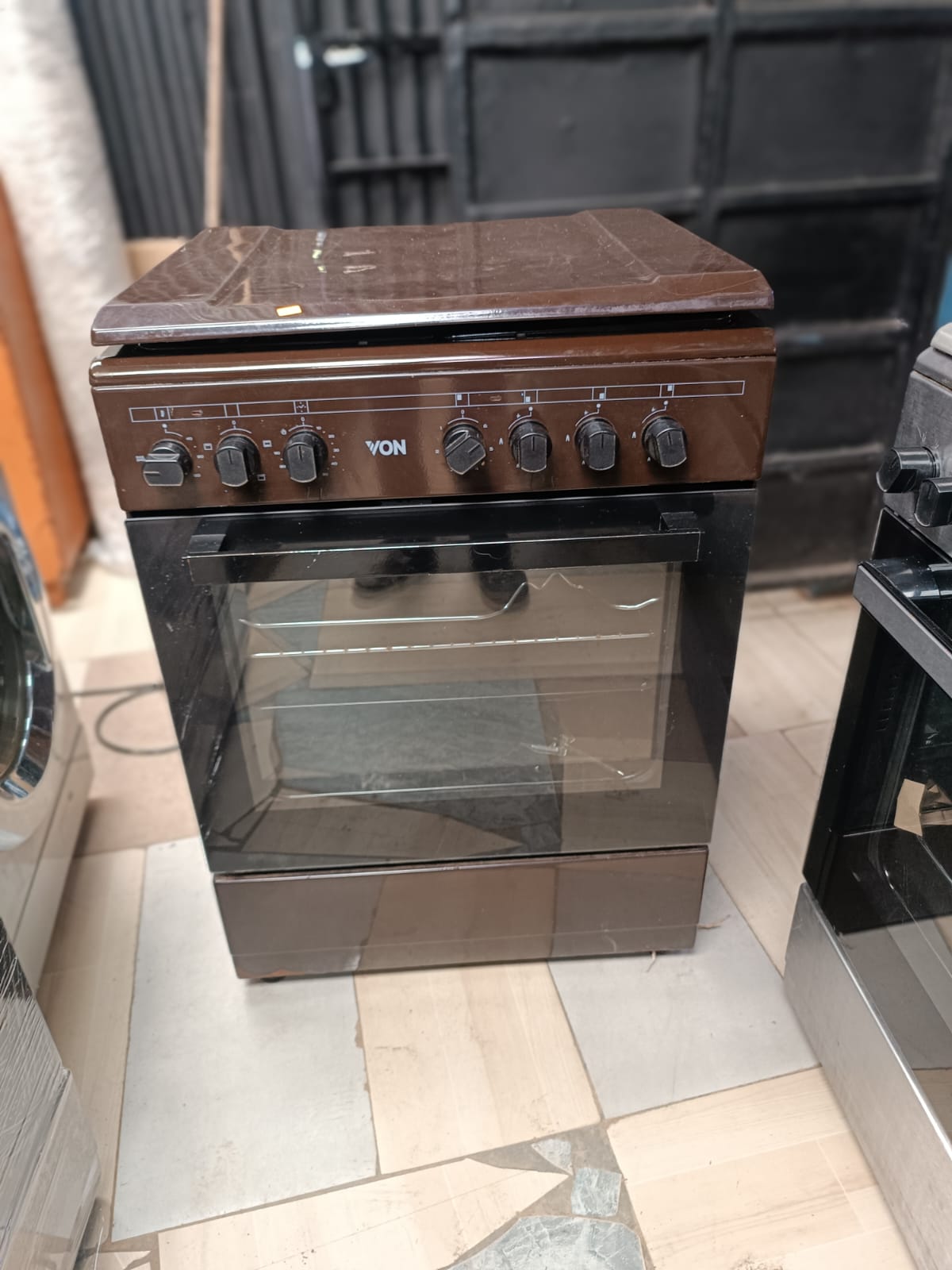 Brown Von 4 Burner Cooker 