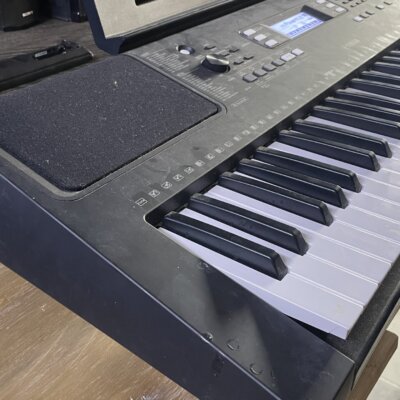 Used Yamaha PSR-E373 Keyboard