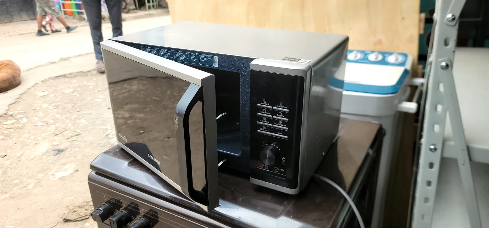 Clean Samsung 23L Microwave 