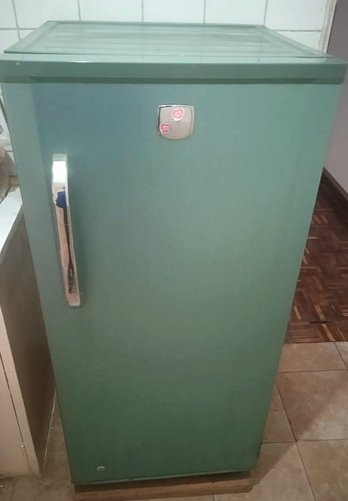 Clean LG single door fridge, 200 Litres 2 Clean LG single door fridge, 200 Litres