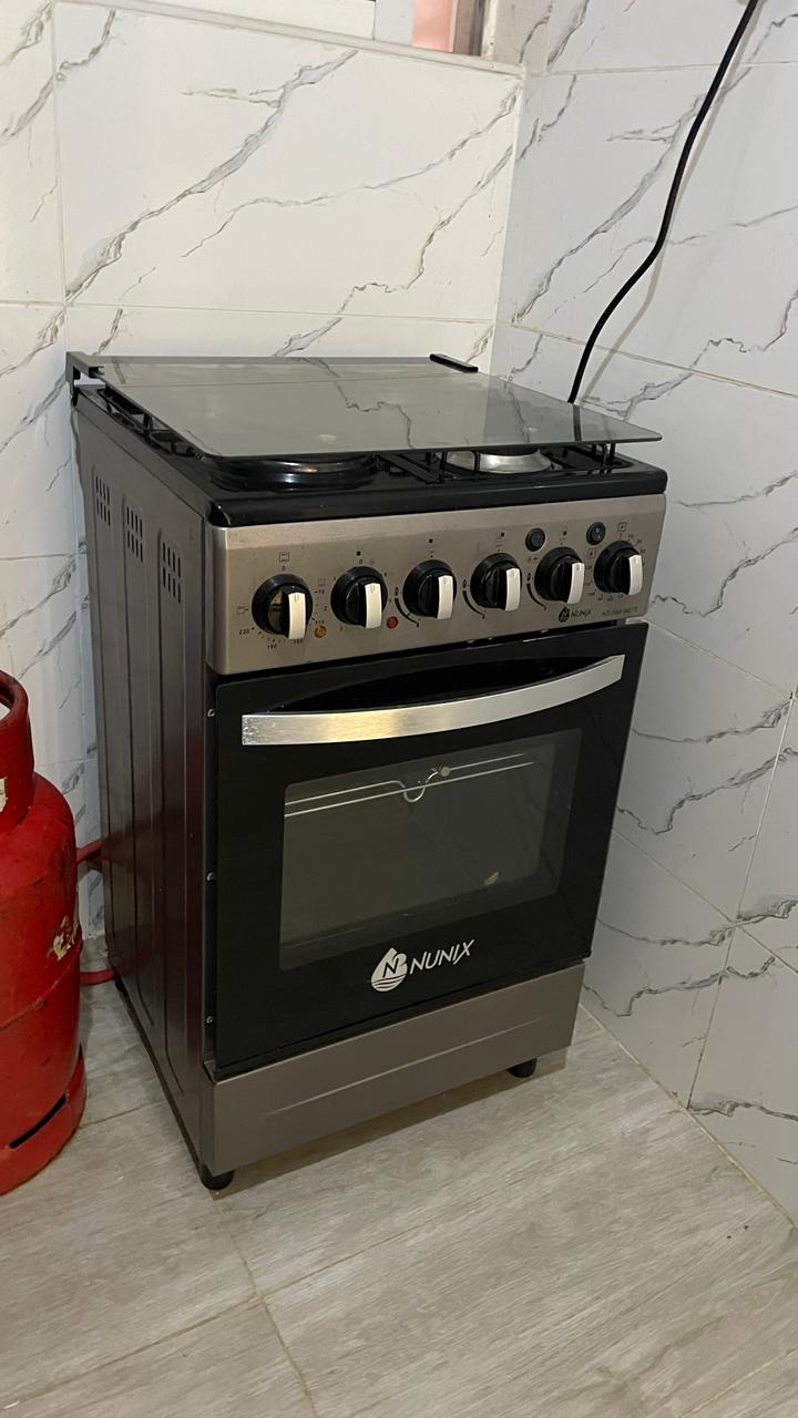 Almost New Nunix 4 Burner Cooker
