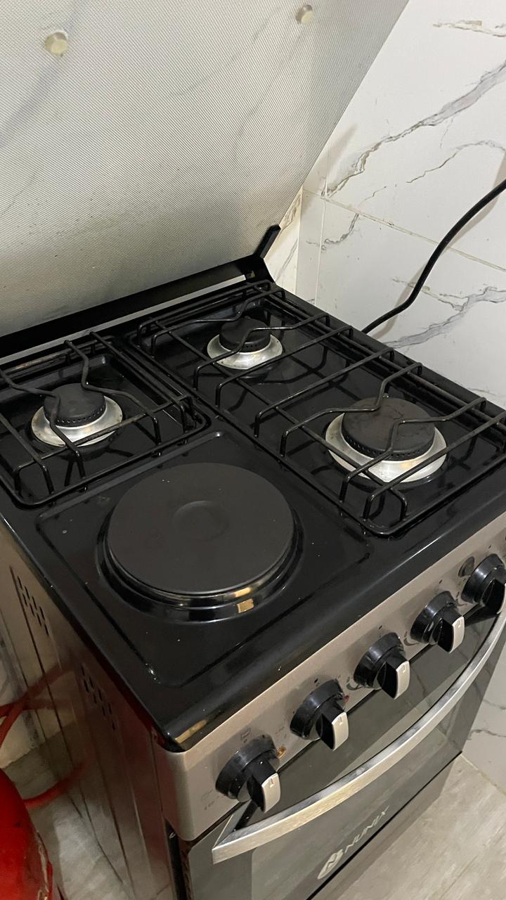 Almost New Nunix 4 Burner Cooker