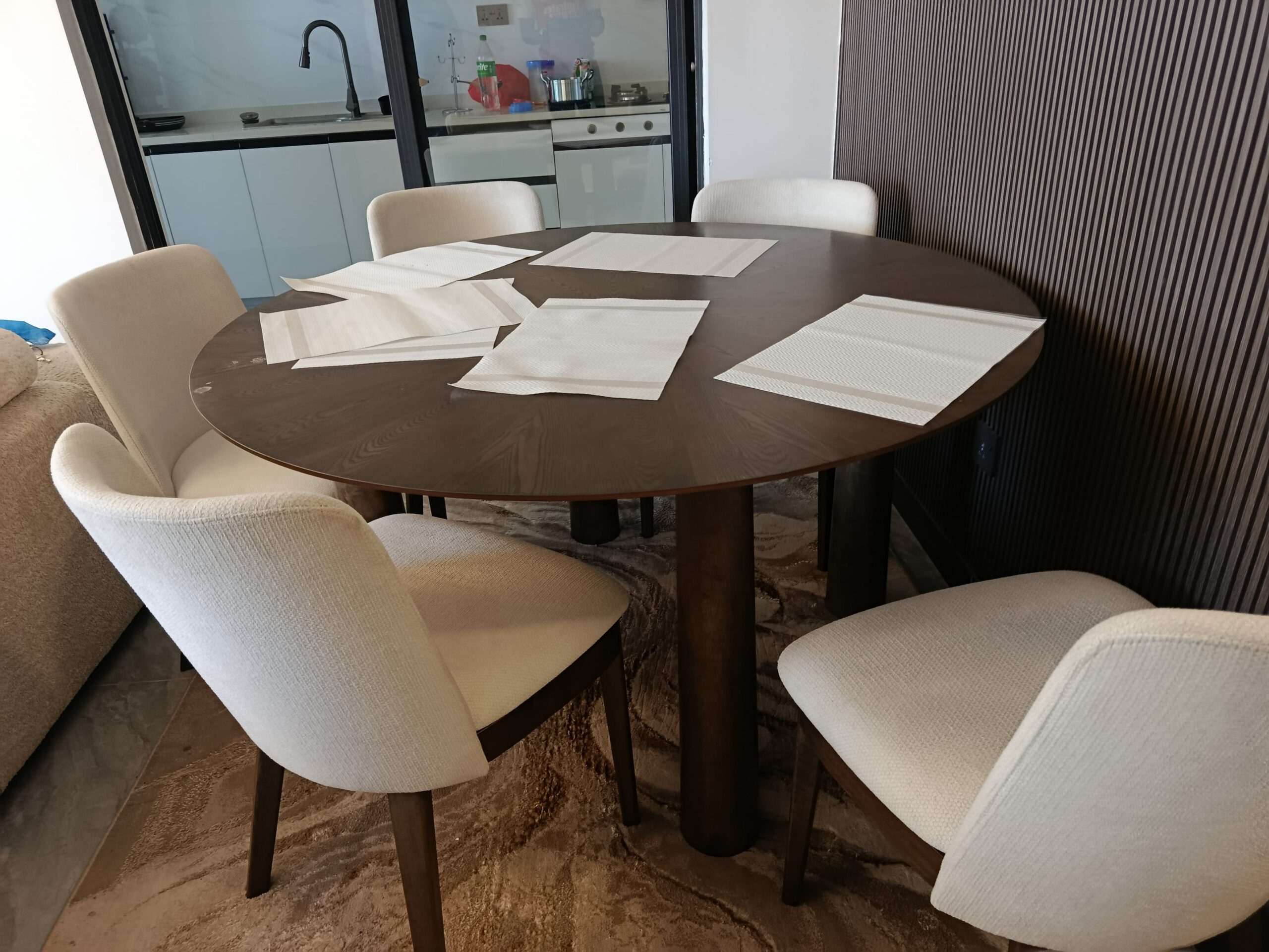 Beautiful 5-Seater Dining Set