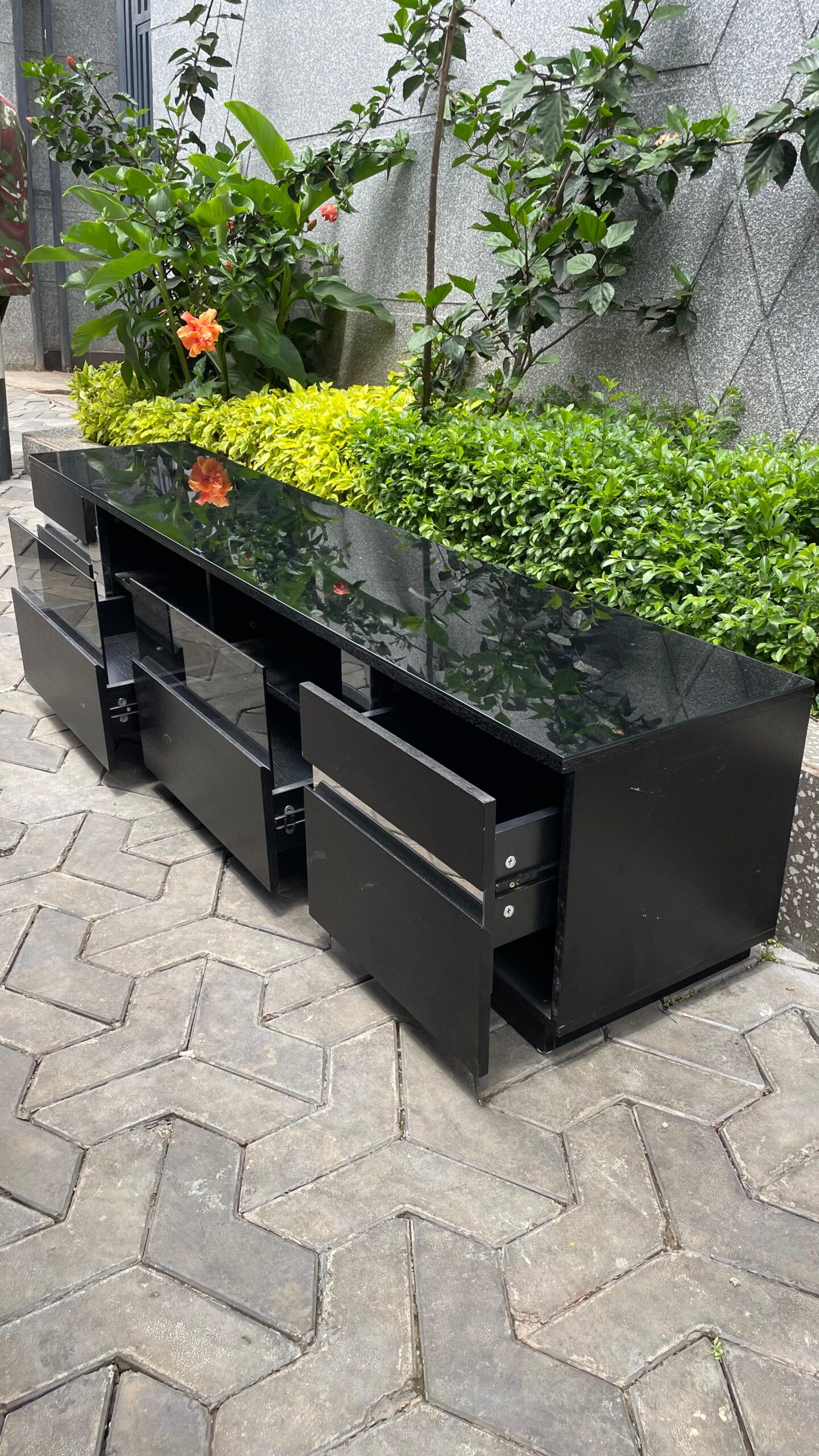 Black Glass Top TV Stand