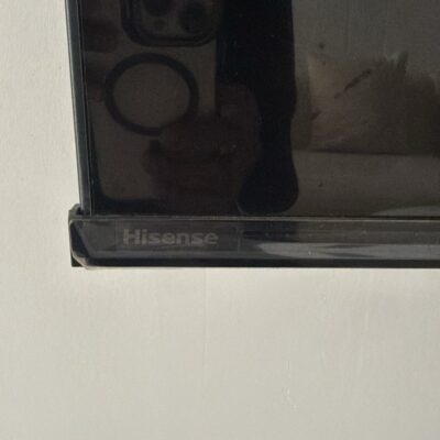 Clean Hisense 65 Smart Tv
