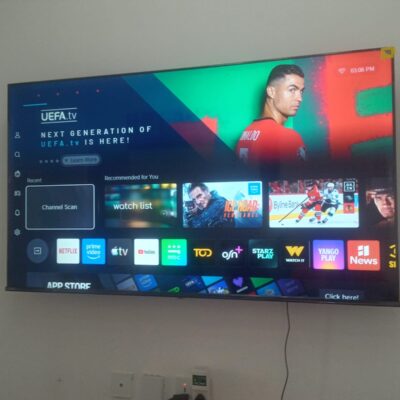 Clean Hisense 65 Smart Tv