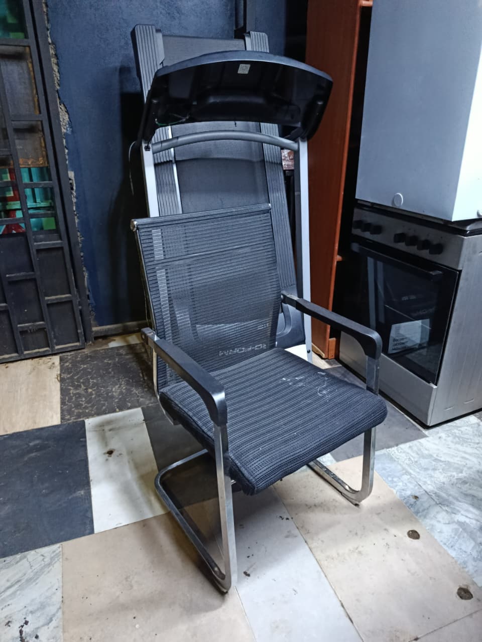 Mesh visitors' office table