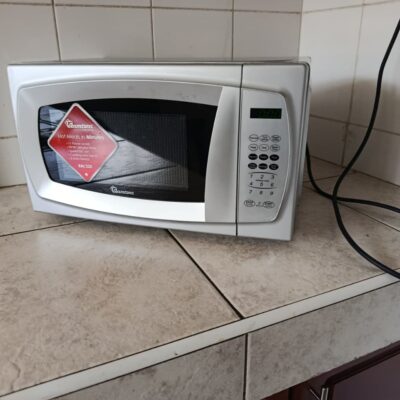 Clean 20l Ramtons Microwave