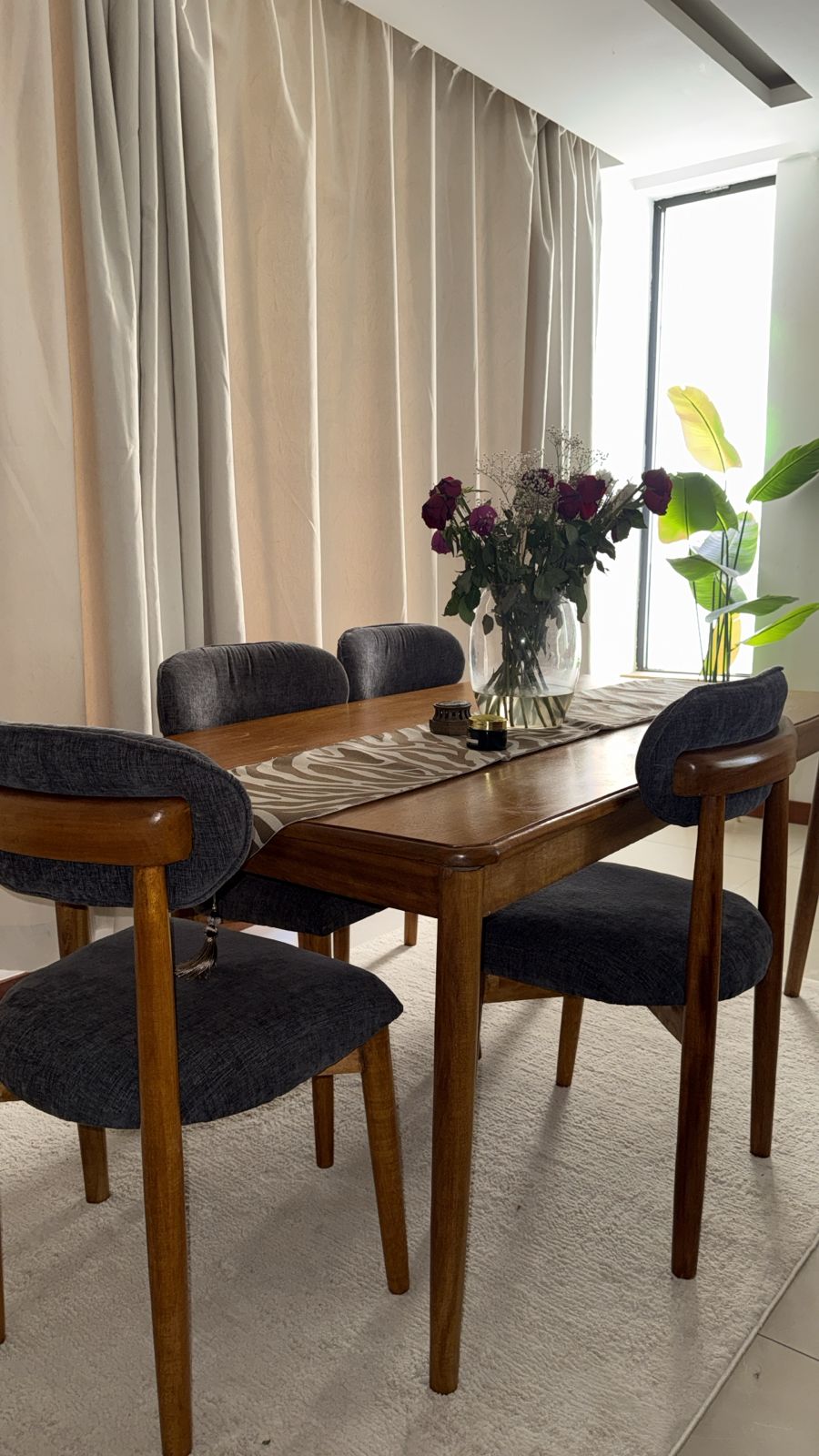 Modern 6-seater Dinning Set