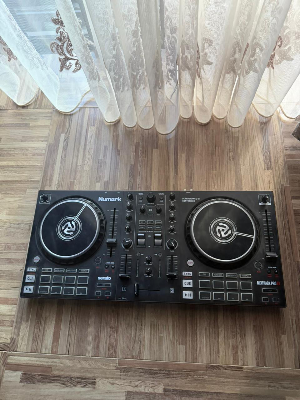 Numark Mixtrack Pro FX