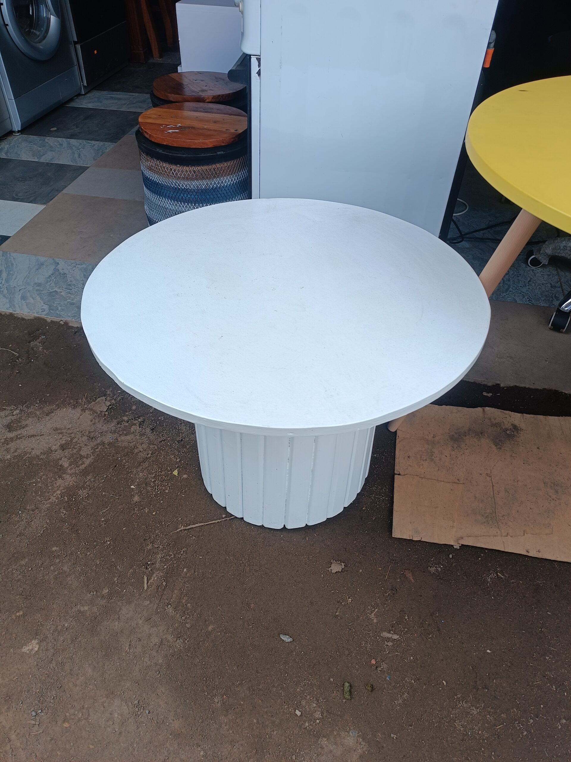 White rounded coffee table 