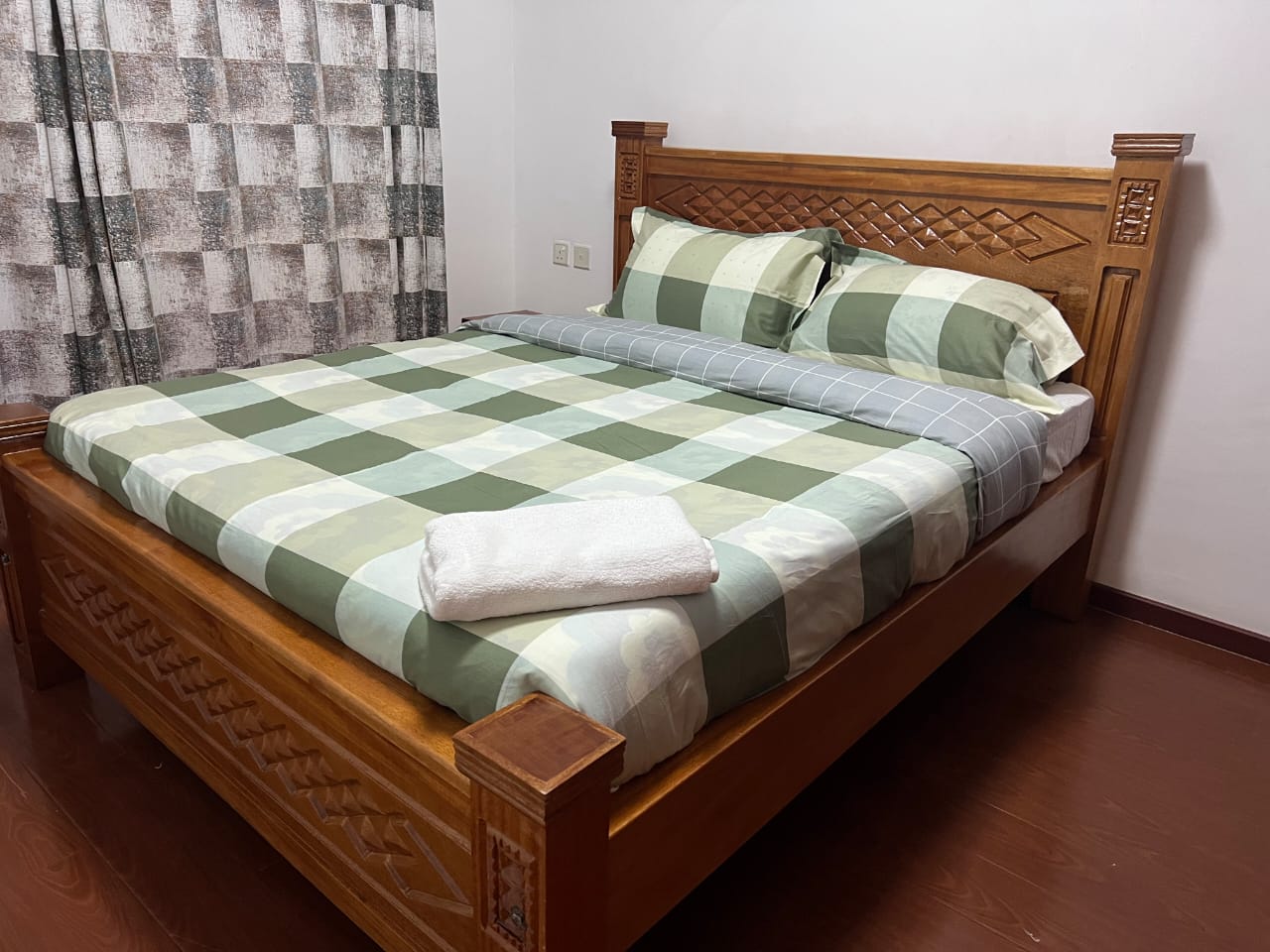 Sturdy 5 by 6 Pure Mahogany Bed+ Mattress