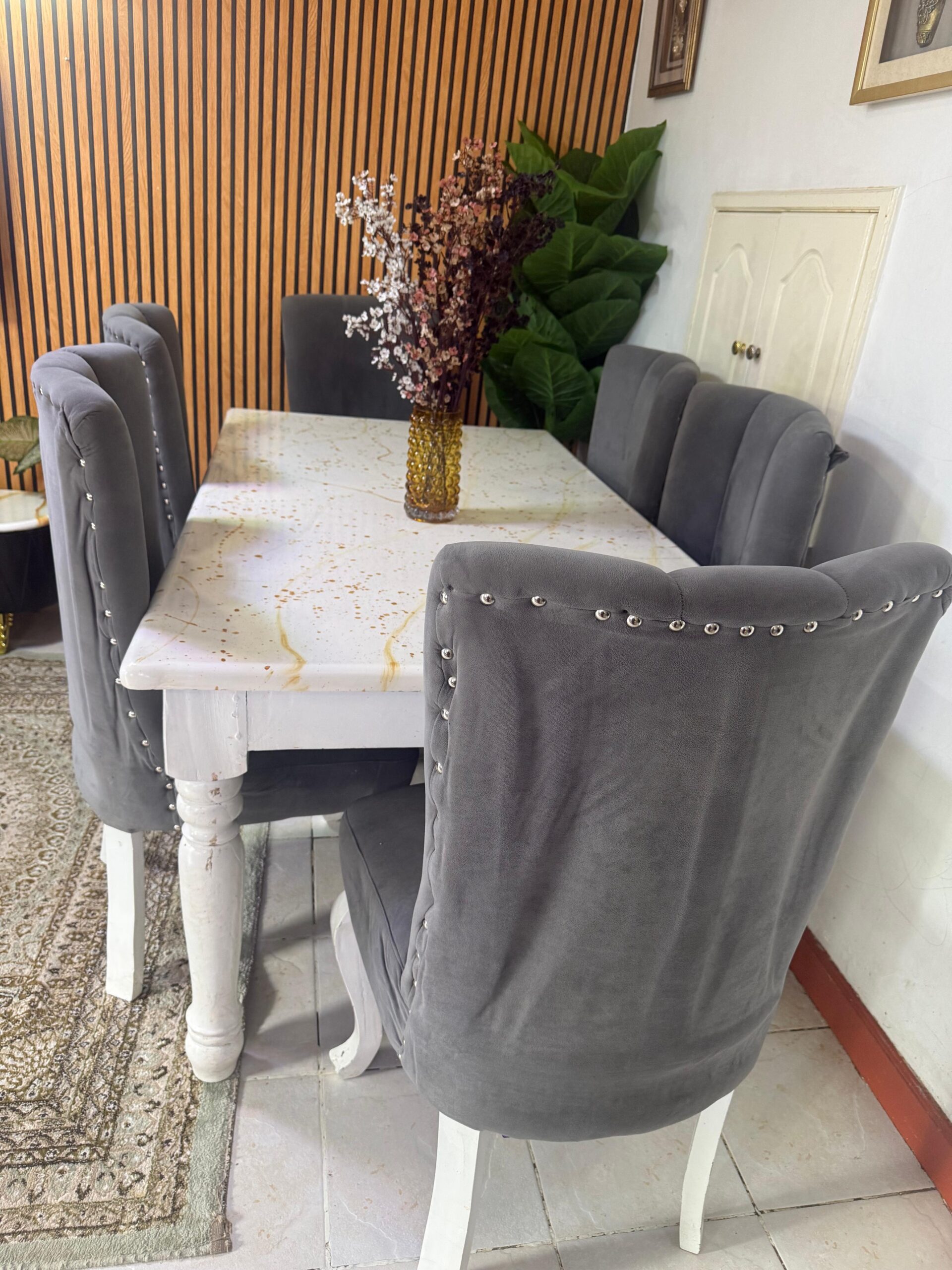 Modern 6-Seater Dinning Set 