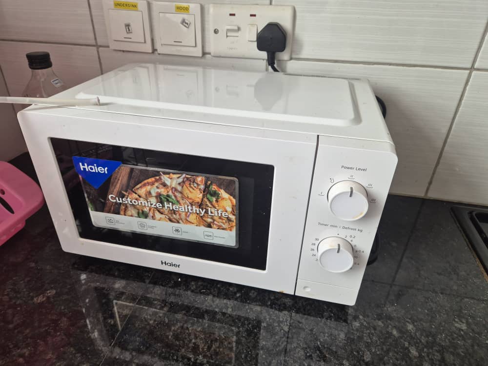 Clean Haier 20L Microwave 